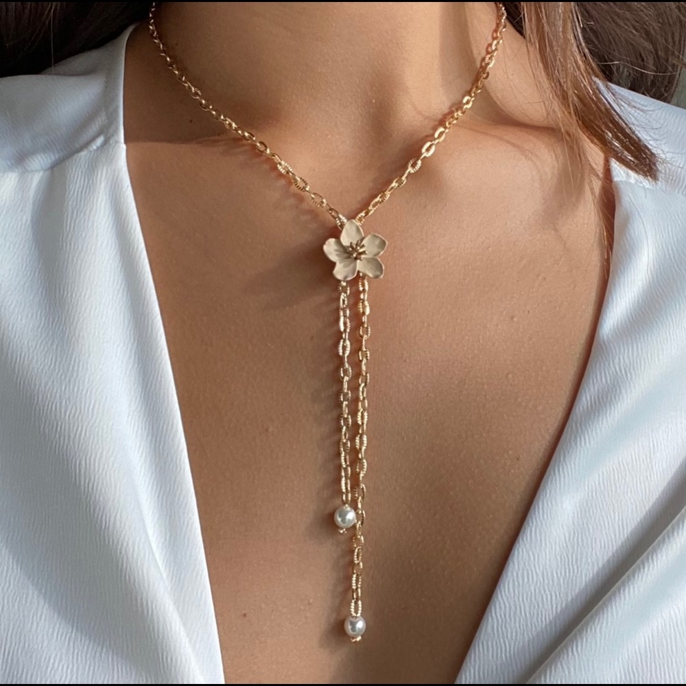 Gold Chain Lariat Necklace with Flower Charm